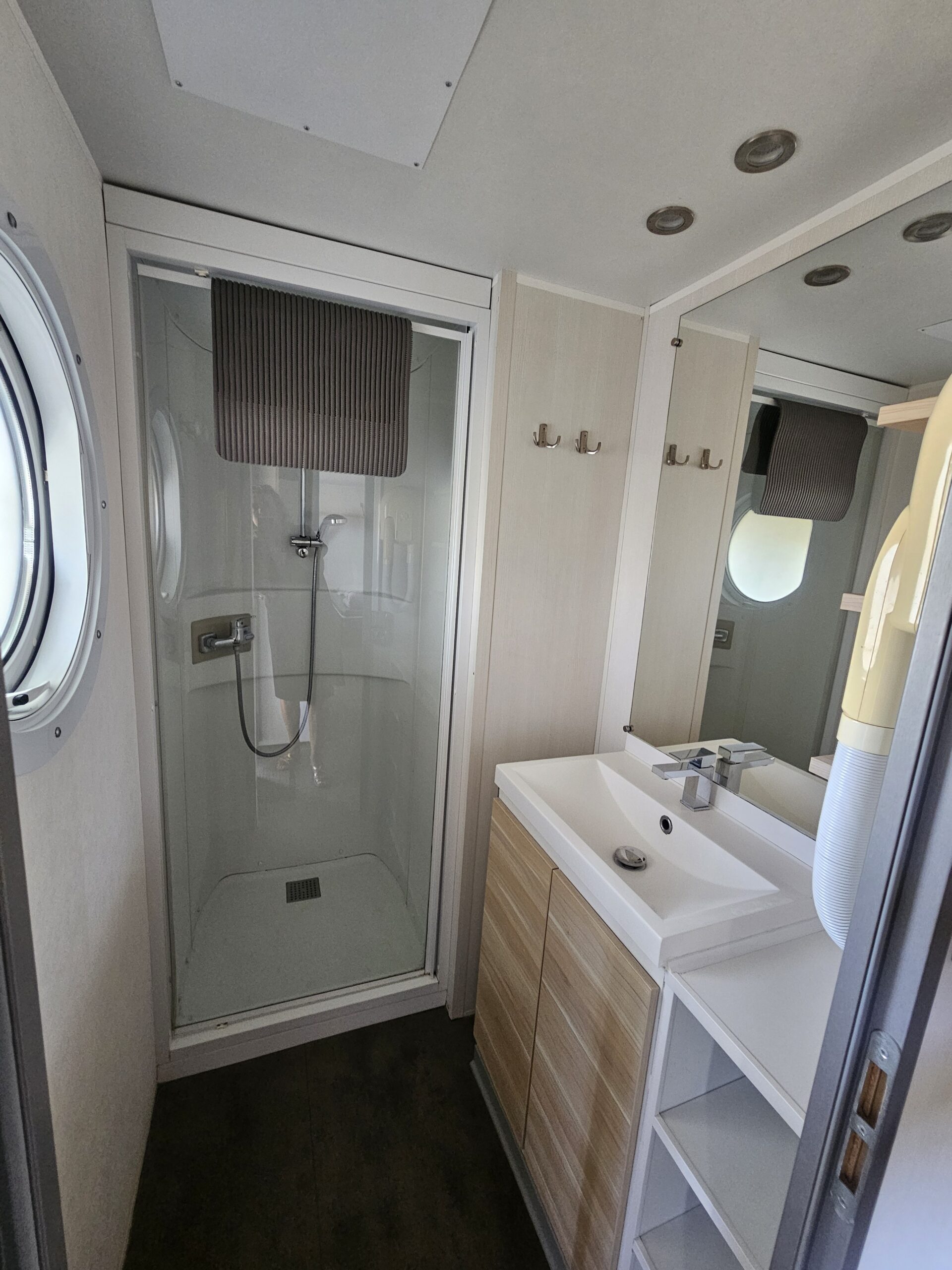 Mobil-Home 6-7 pers Camping 4* - image 3