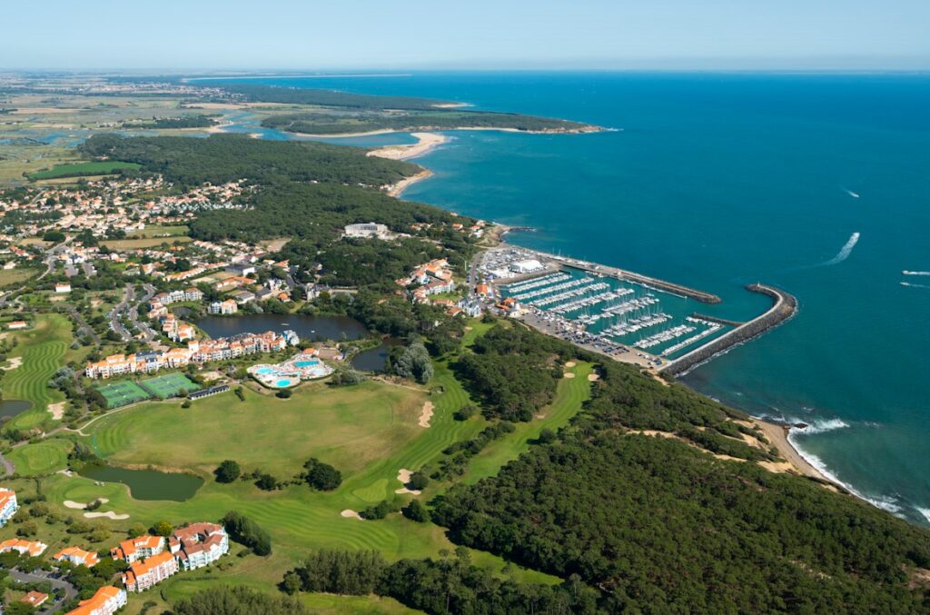 Appartement dans village vacances avec complexe aquatique et animations Vendée Port Bourgenay